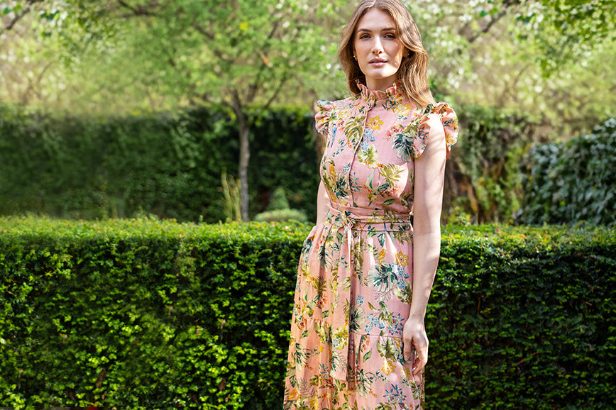 How to dress for a spring wedding
